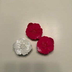 Larroudé Hibiscus Claw Hair Clip in Hot Pink only one